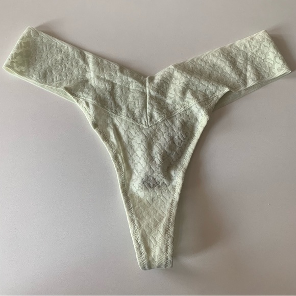 Skims Logo Mesh Thong Bone - Picture 3 of 10